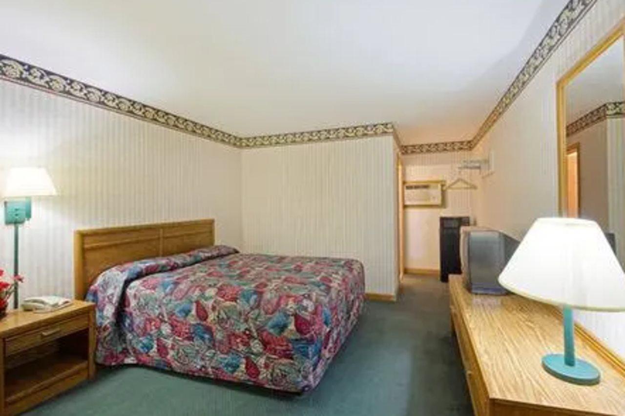 Golden Hill Inn-Данбери Экстерьер фото