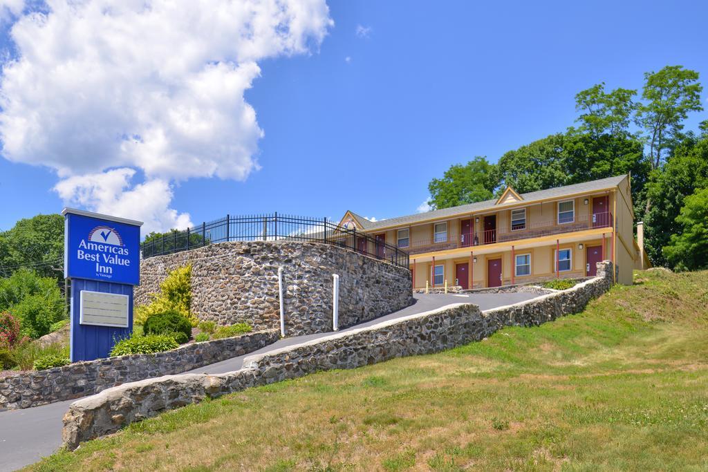Golden Hill Inn-Данбери Экстерьер фото